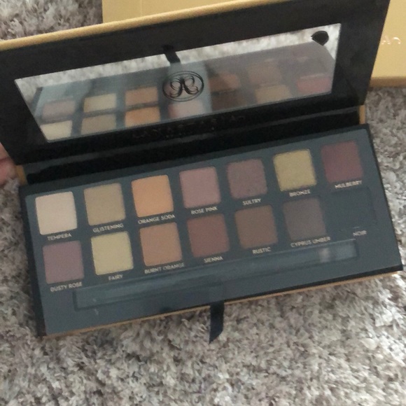 Anastasia soft glam palette - Picture 2 of 4